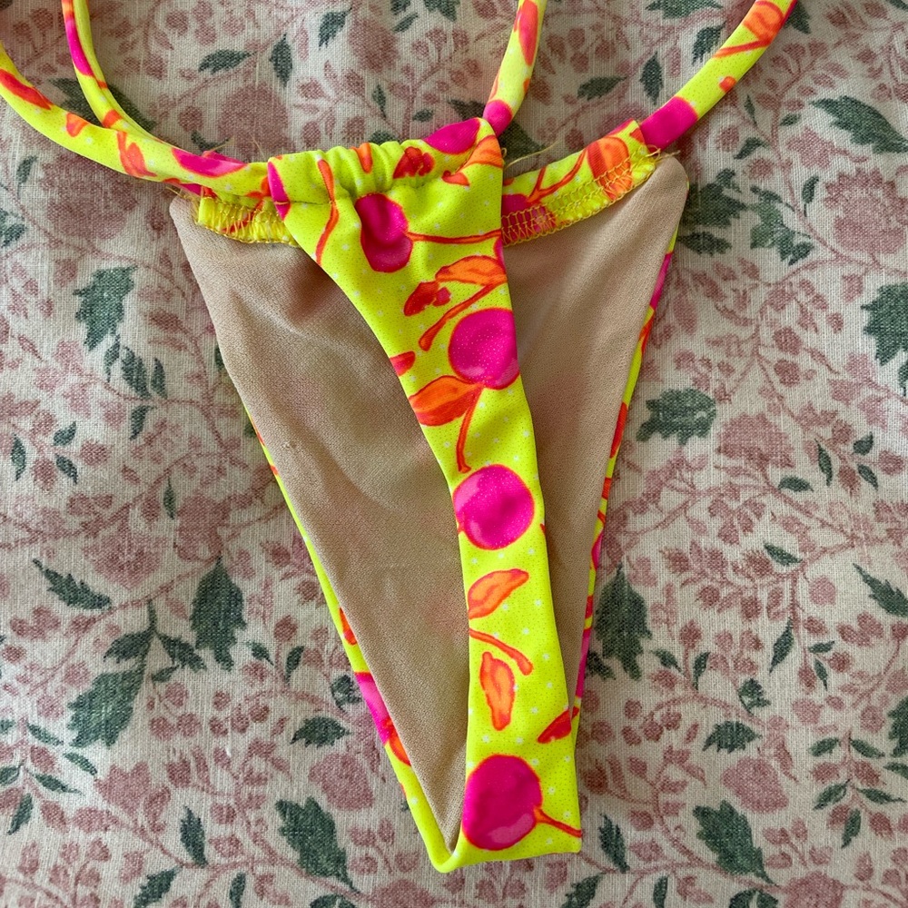 Vintage neon pink and yellow bikini - Picture 7 of 8